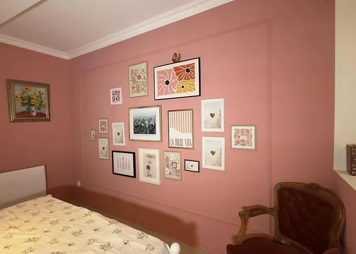 Cozy Style Friends Apartment